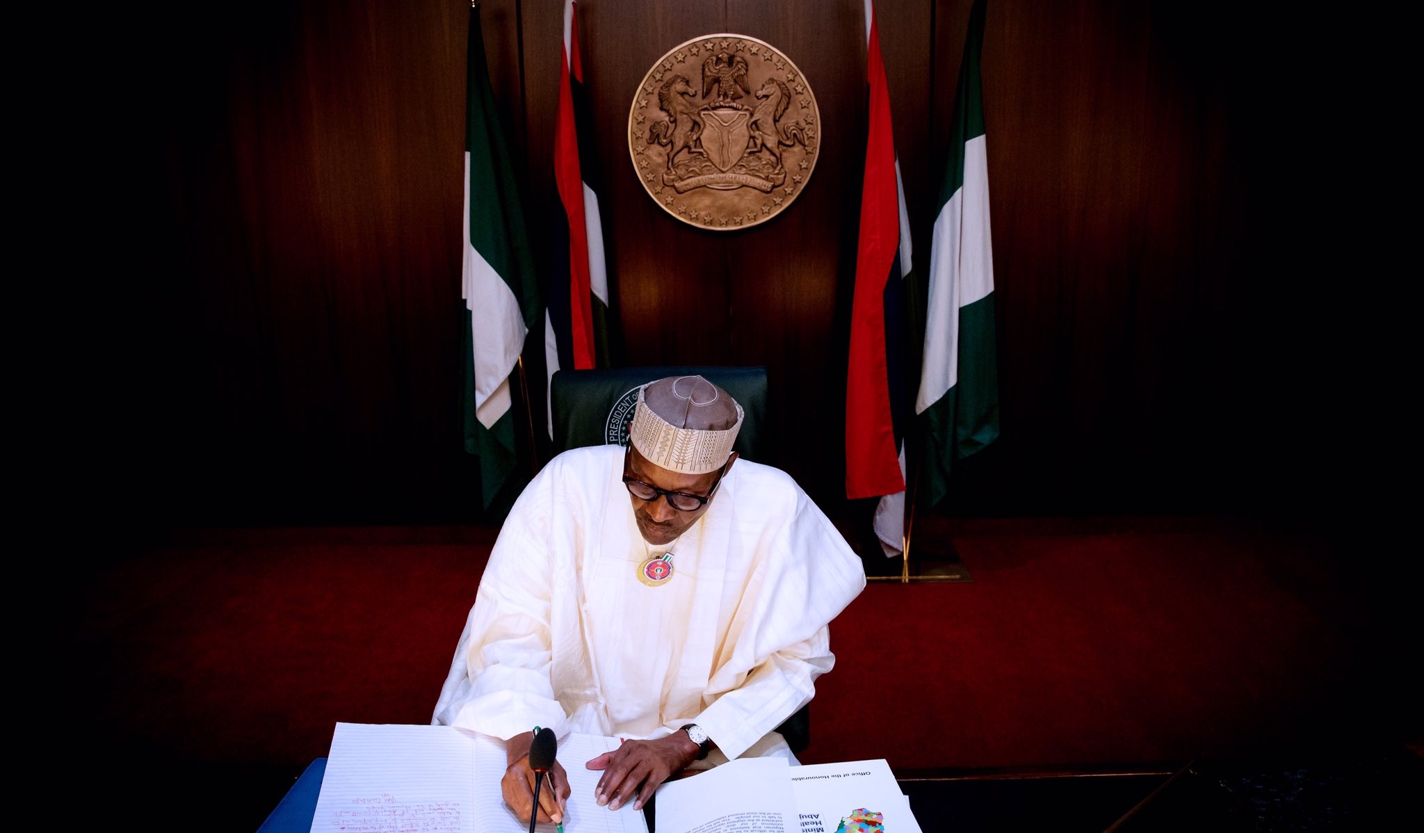 FW: Buhari bans Nigerians facing corruption charges from travelling